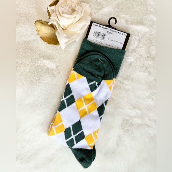 New with tags GREEN BAY PACKERS OFFICIAL NFL SOCKS GREEN and YELLOW  Argyle - Picture 2 of 3